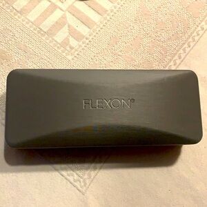 Flexon eye or sunglasses case Unisex grey